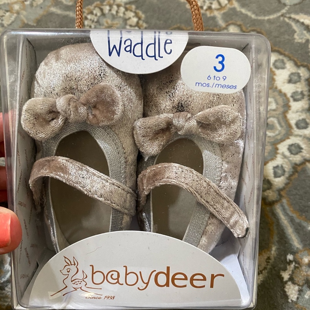 Baby Deer Metallic velvet dress shoe with bow